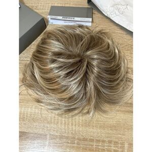 Raquel Welch Voltage Wig Glazed Sand R1621S+ Short Textured Layered Synthetic